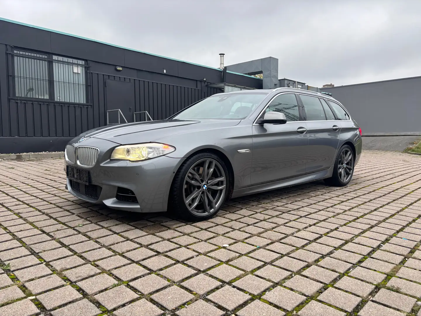 BMW M550 M550 d xDrive Kamera360 Keylles Panorama Alu-20 Grau - 1