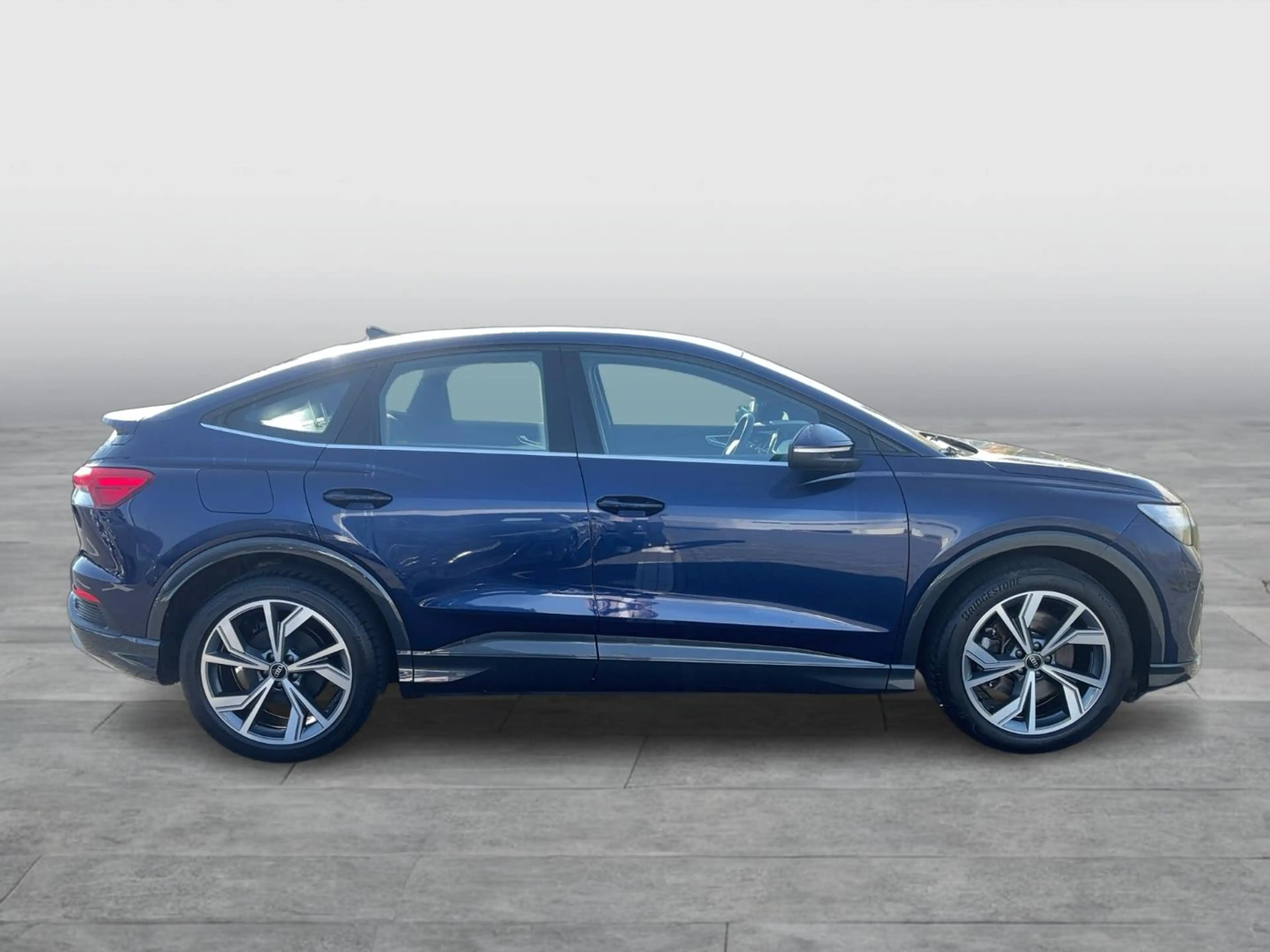 Audi Q4 e-tron Sportback 40 MLED Navi Pano ACC RKamera LM20 Wärmep. — photo 6