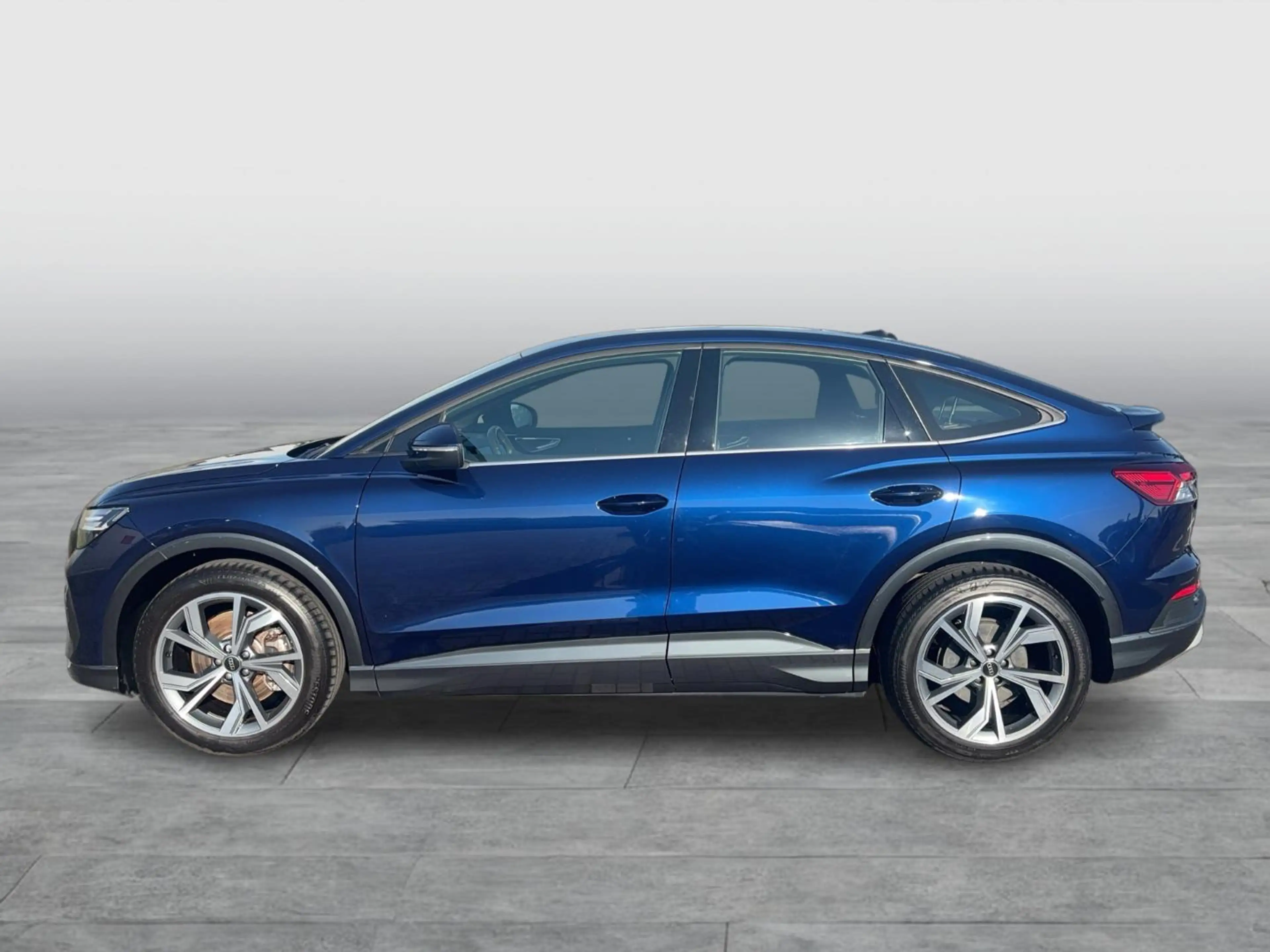 Audi Q4 e-tron Sportback 40 MLED Navi Pano ACC RKamera LM20 Wärmep. — photo 2