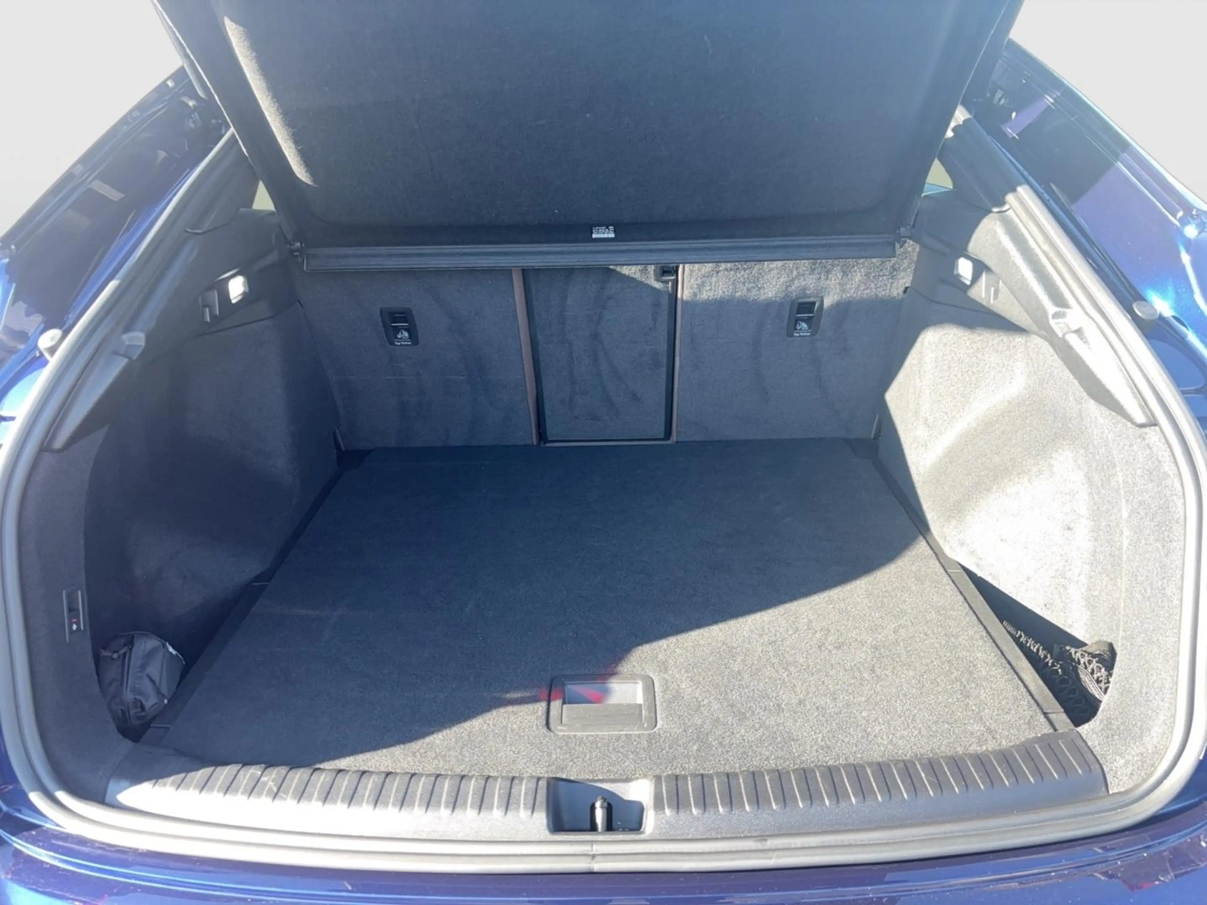 Audi Q4 e-tron Sportback 40 MLED Navi Pano ACC RKamera LM20 Wärmep. — photo 13