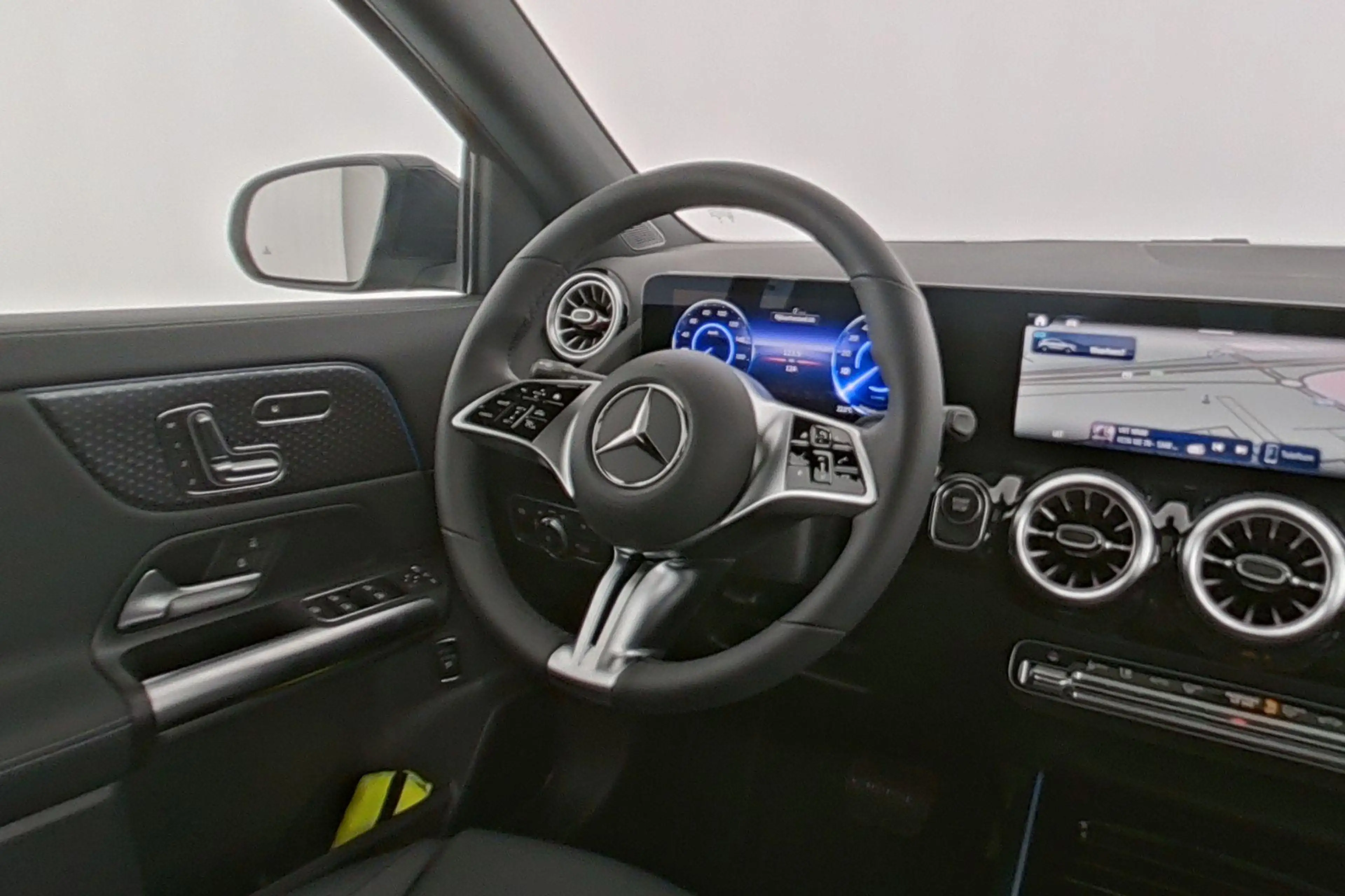 Mercedes-Benz EQA 300 4MATIC Luxury Line | Memory Zetels | Smartphone In — photo 13