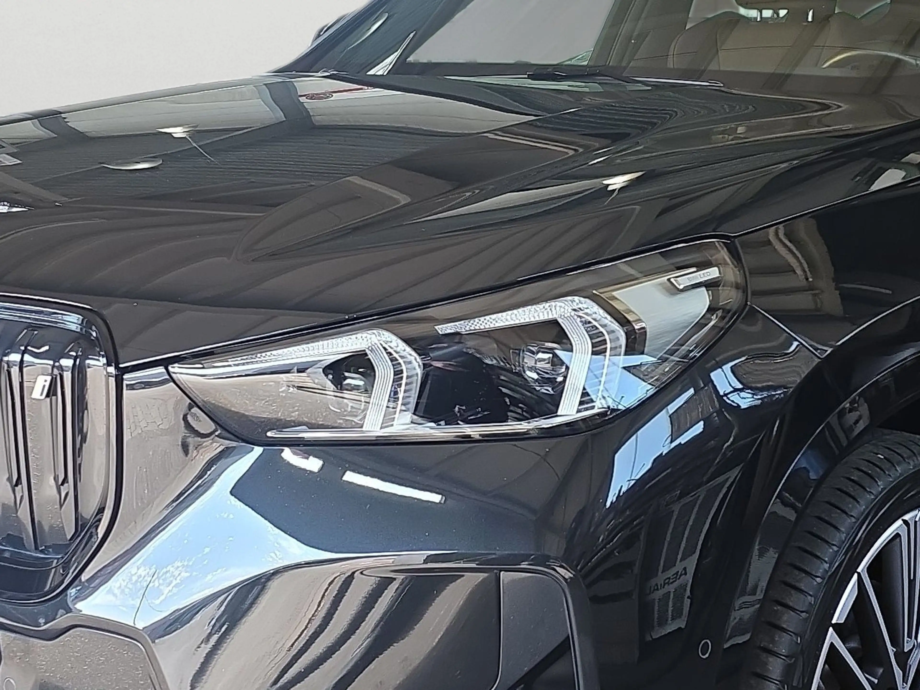 BMW iX 1 xDrive30 M-Sport*AHK*HeadUp*Panoramadach*20"*Dri — photo 5