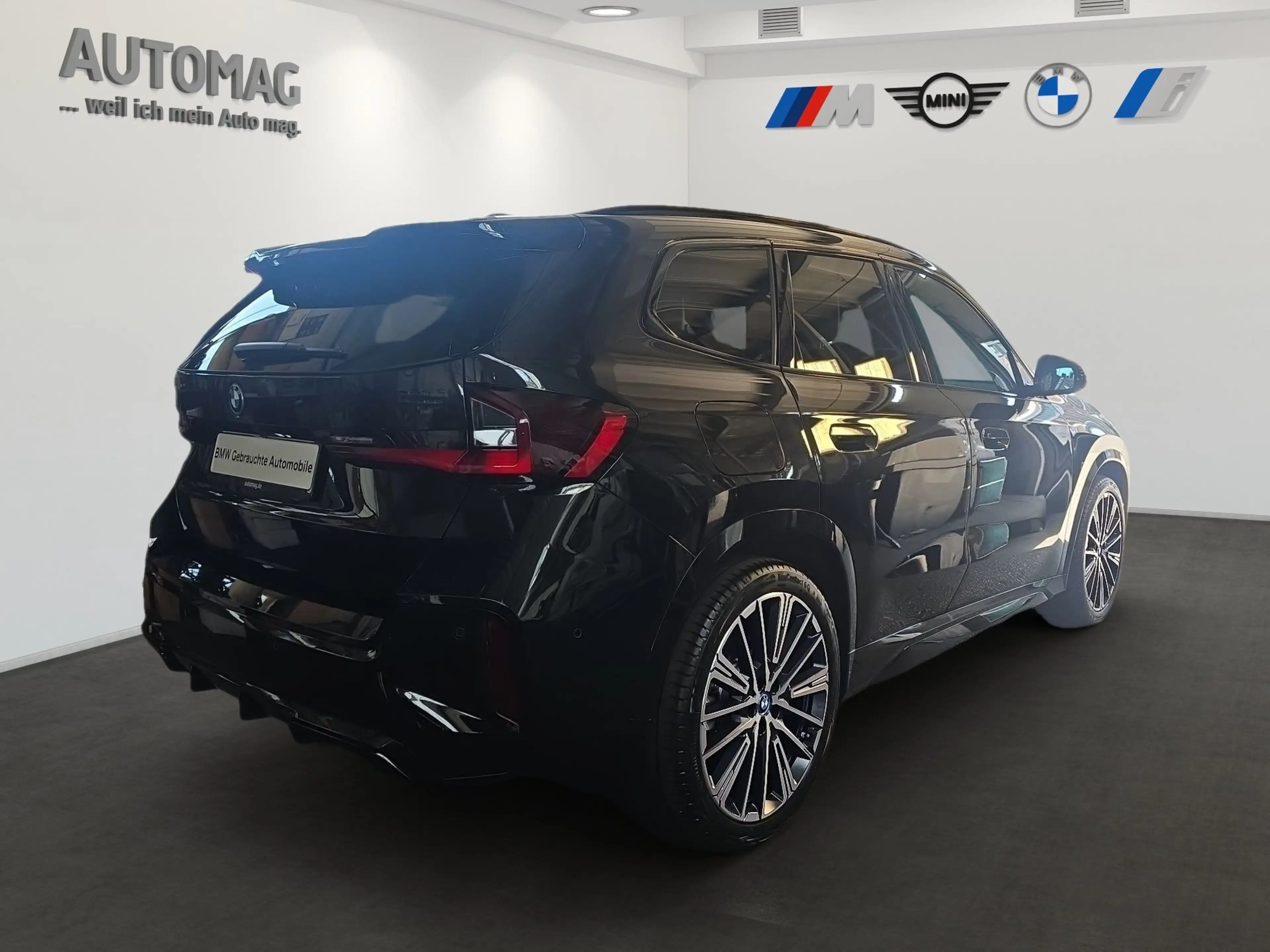 BMW iX 1 xDrive30 M-Sport*AHK*HeadUp*Panoramadach*20"*Dri — photo 3