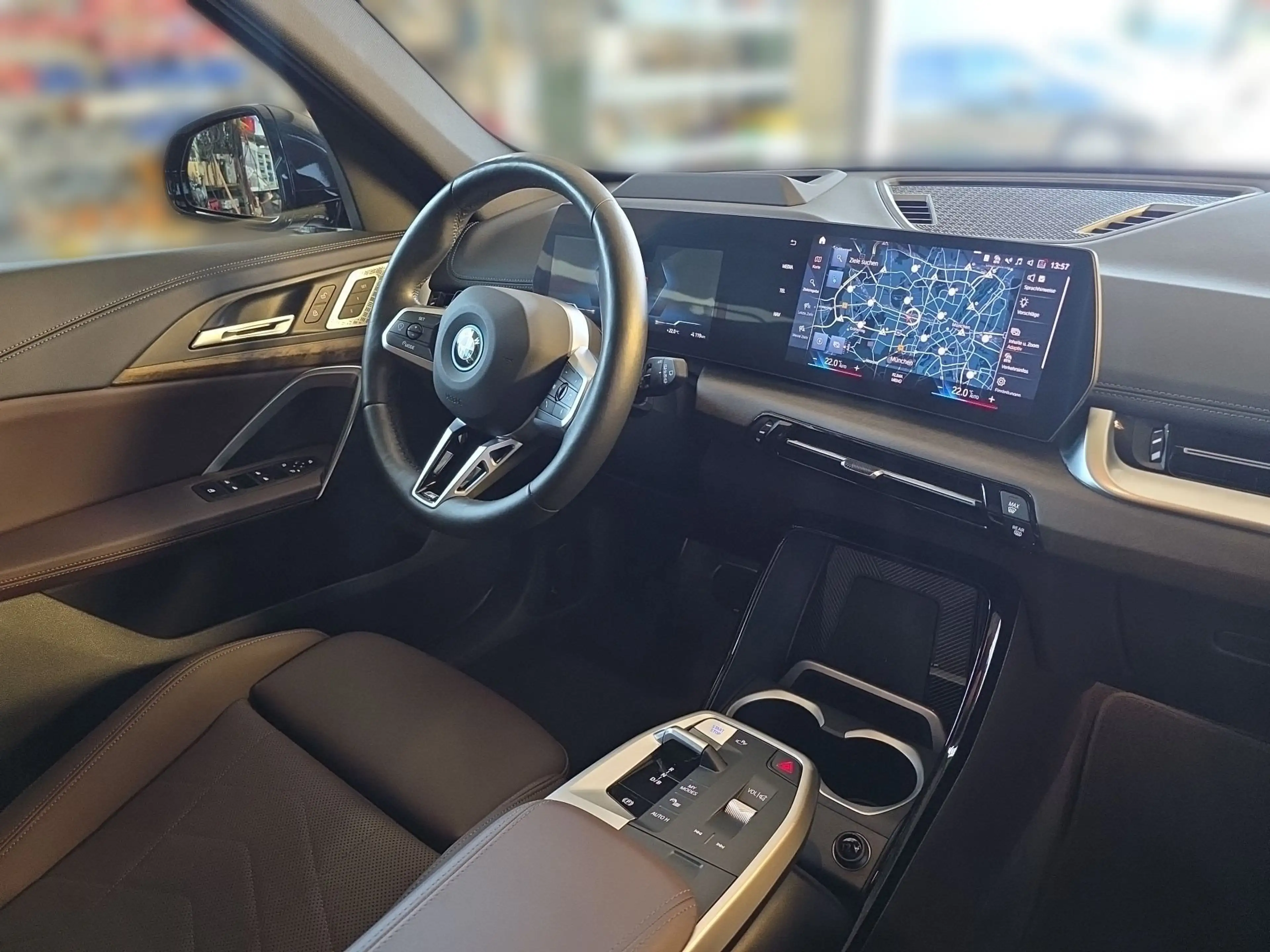 BMW iX 1 xDrive30 M-Sport*AHK*HeadUp*Panoramadach*20"*Dri — photo 10