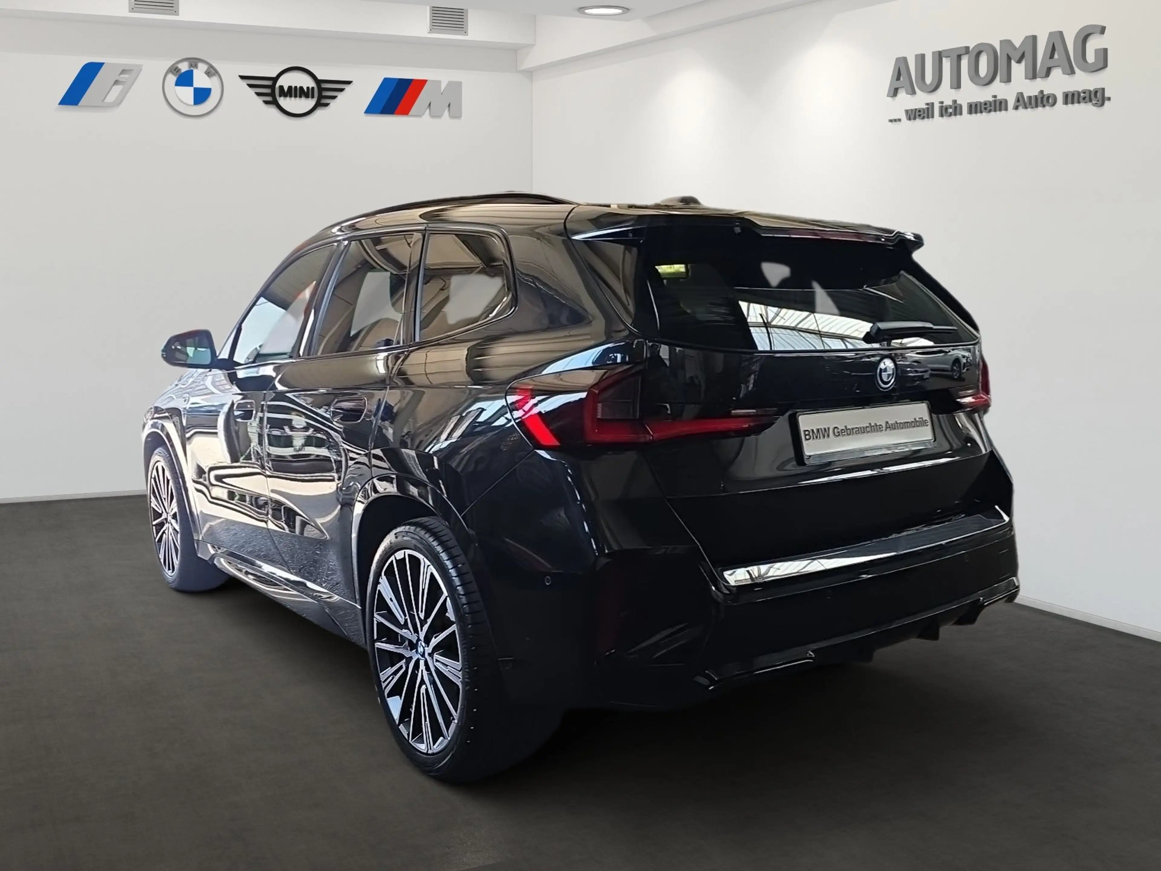 BMW iX 1 xDrive30 M-Sport*AHK*HeadUp*Panoramadach*20"*Dri — photo 4