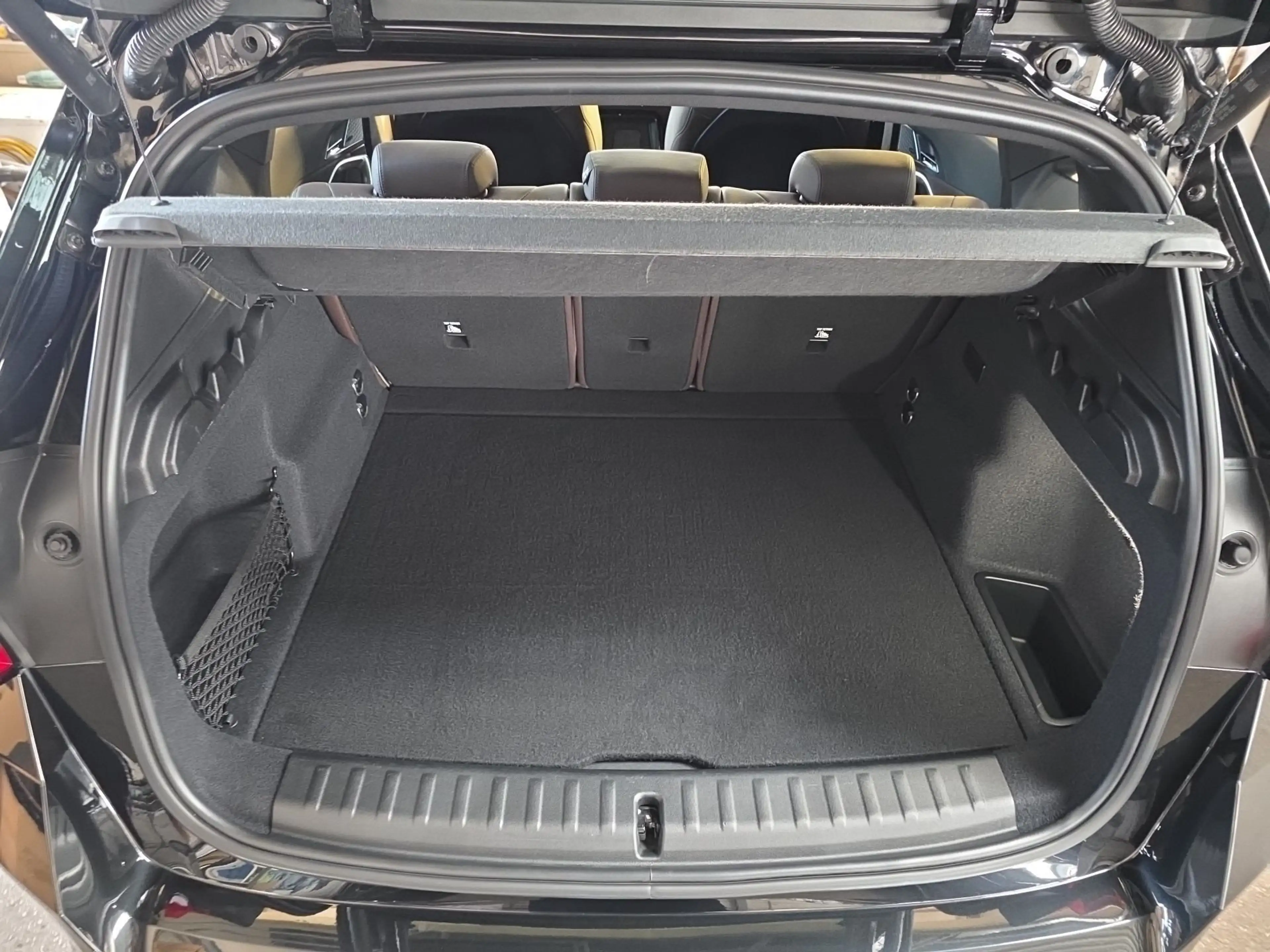 BMW iX 1 xDrive30 M-Sport*AHK*HeadUp*Panoramadach*20"*Dri — photo 12