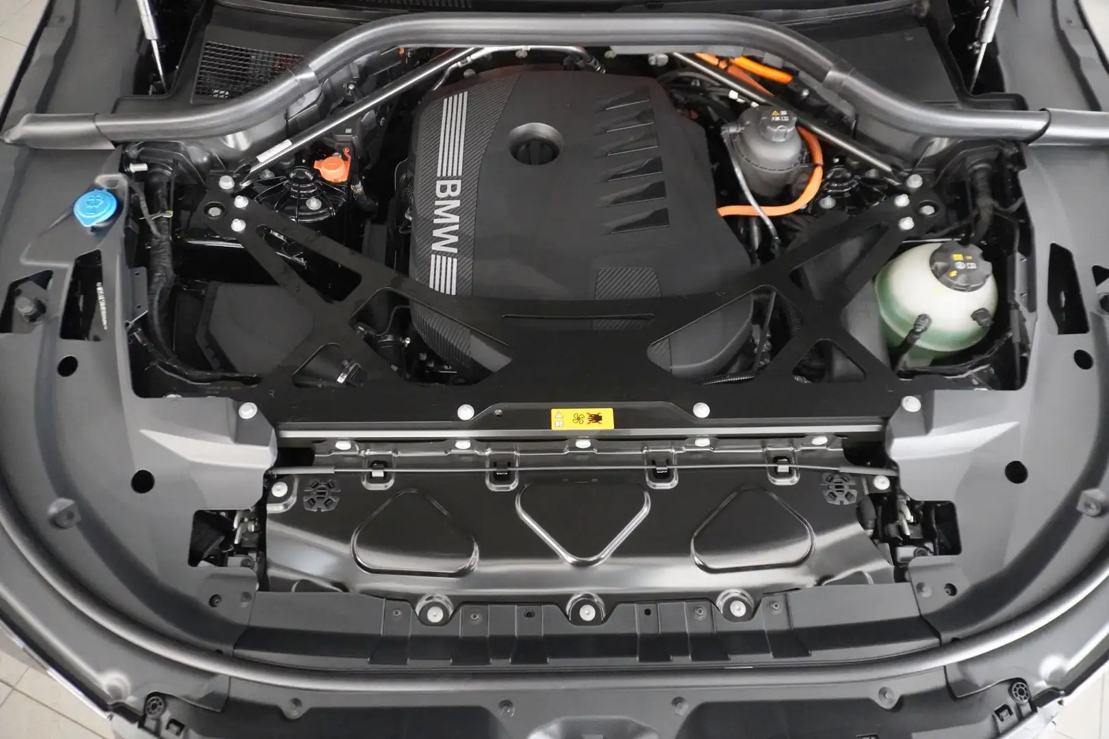 BMW XM 50e Schwarz - 2