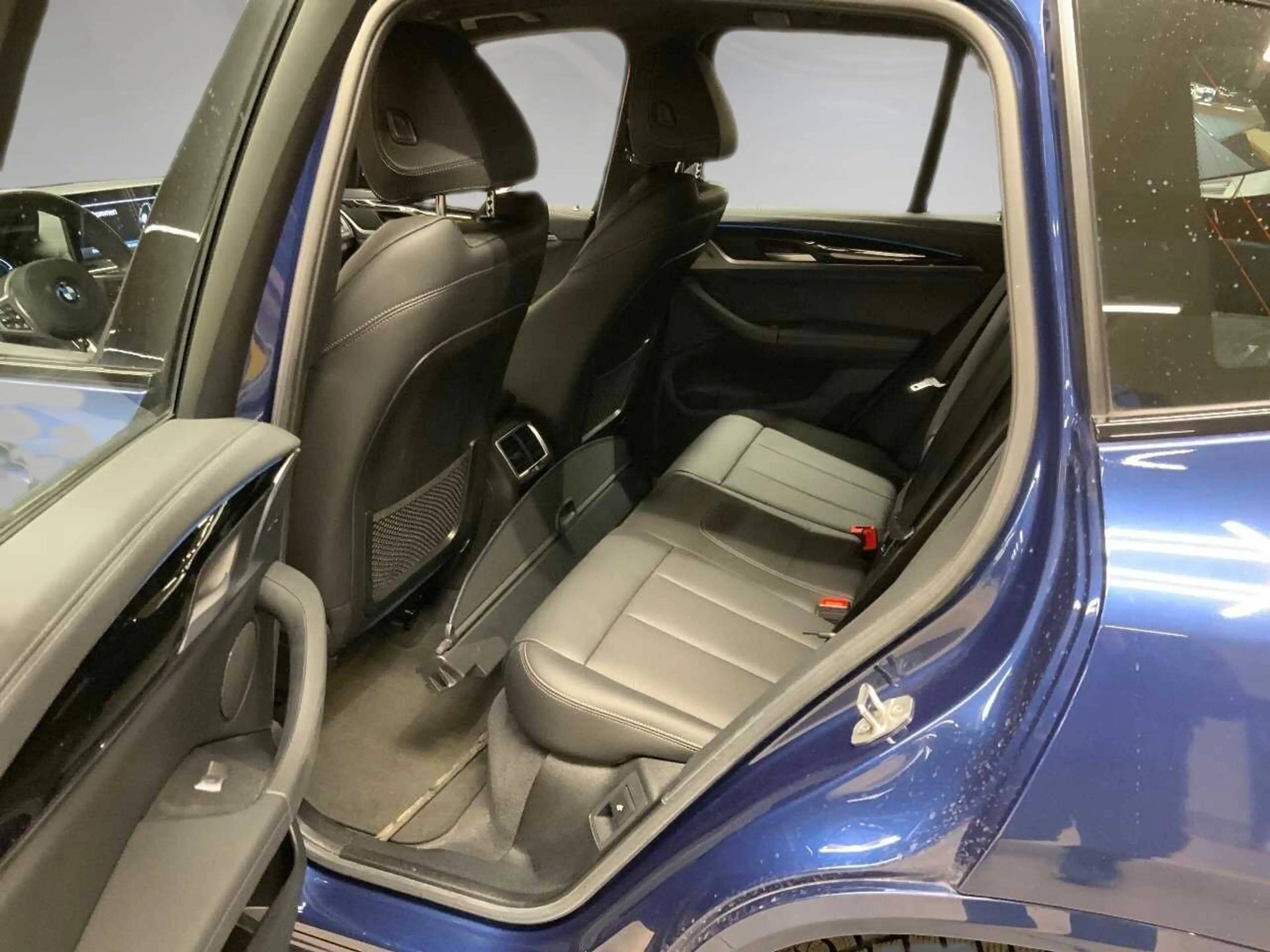 BMW iX3 Inspiring AHK Pano S-Dach SpoSi ACC BLIS — photo 11