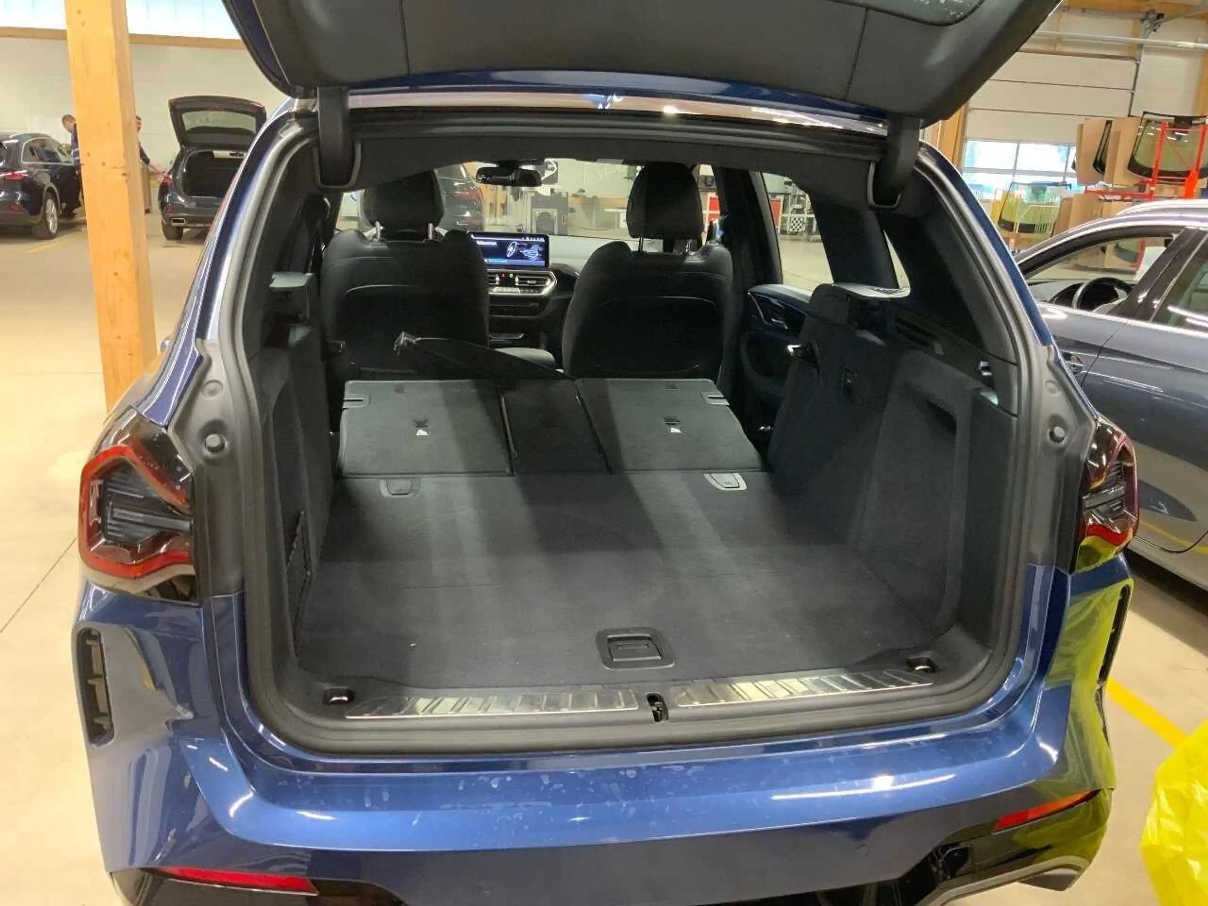 BMW iX3 Inspiring AHK Pano S-Dach SpoSi ACC BLIS — photo 12