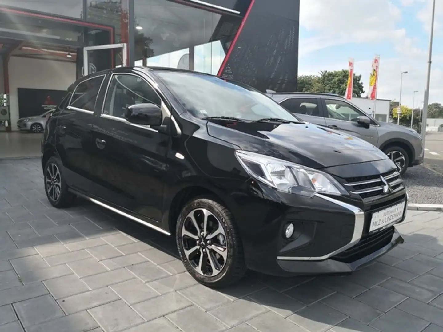 Mitsubishi Space Star Select+ Automatik * inklusive Zulassung Schwarz - 1