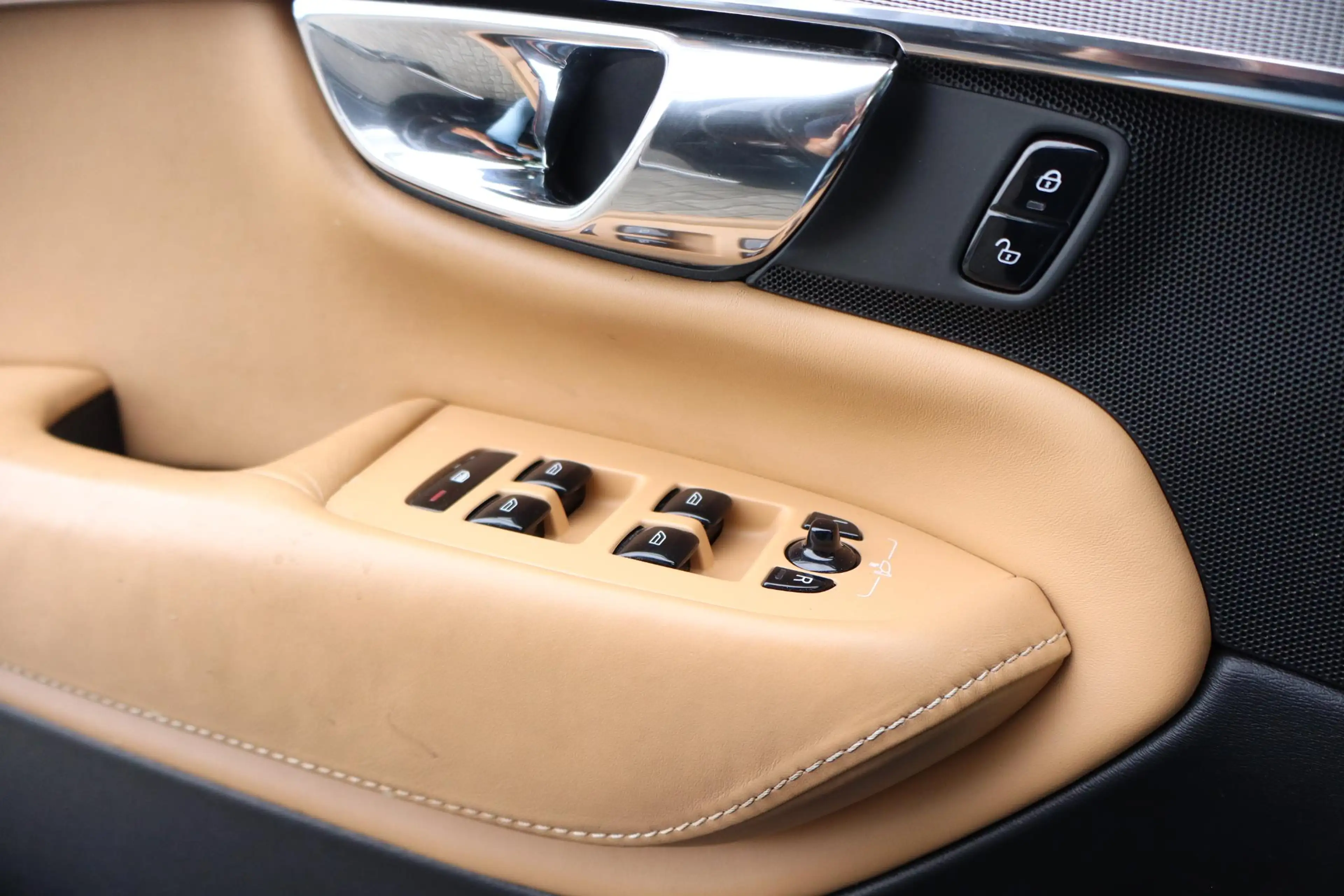 Volvo XC90 2.0 T8 Twin Engine AWD Inscription | SOH 89,4% | — photo 31