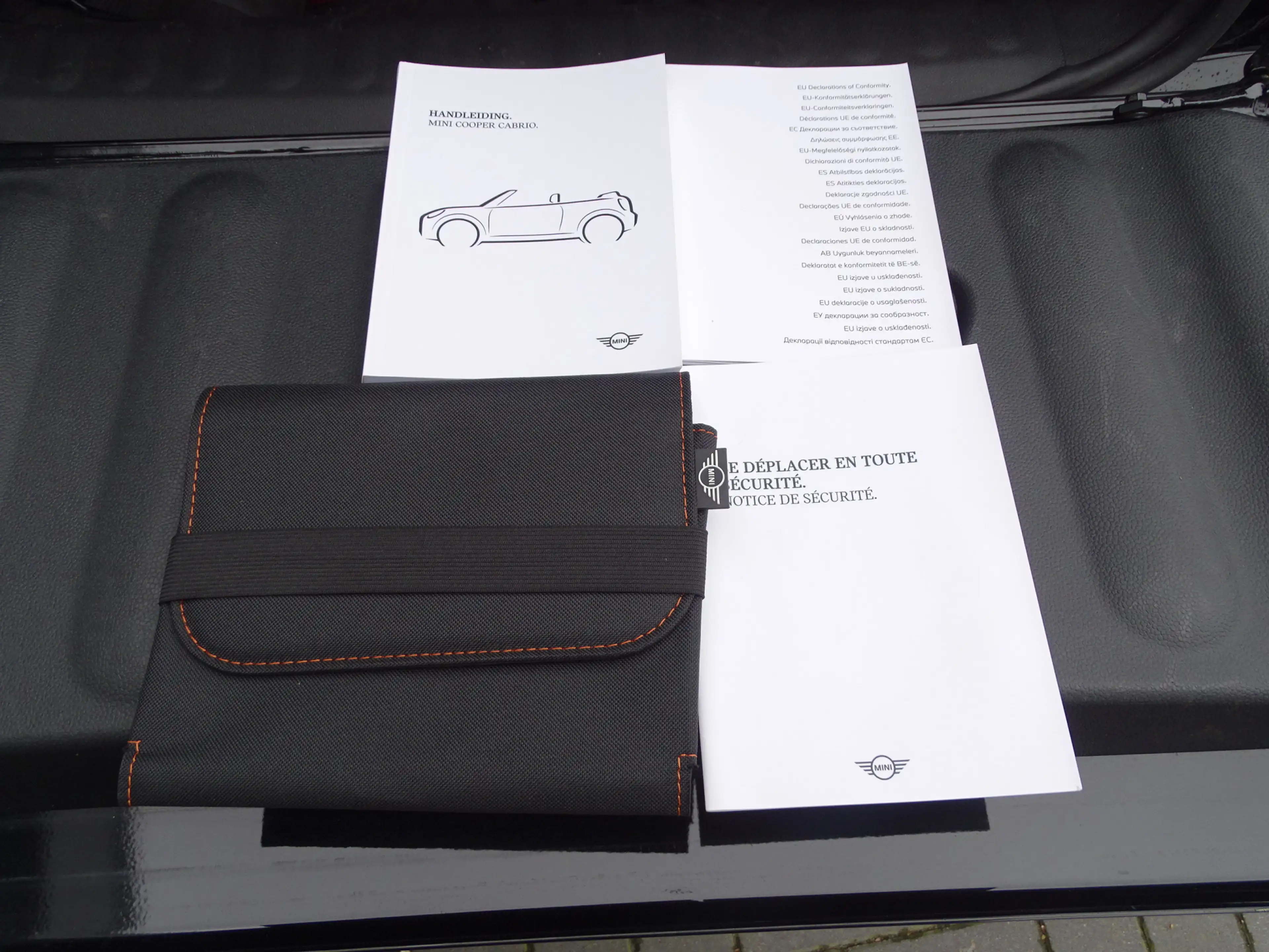MINI Cooper C Cabrio Mini 2.0 Classic M — photo 11