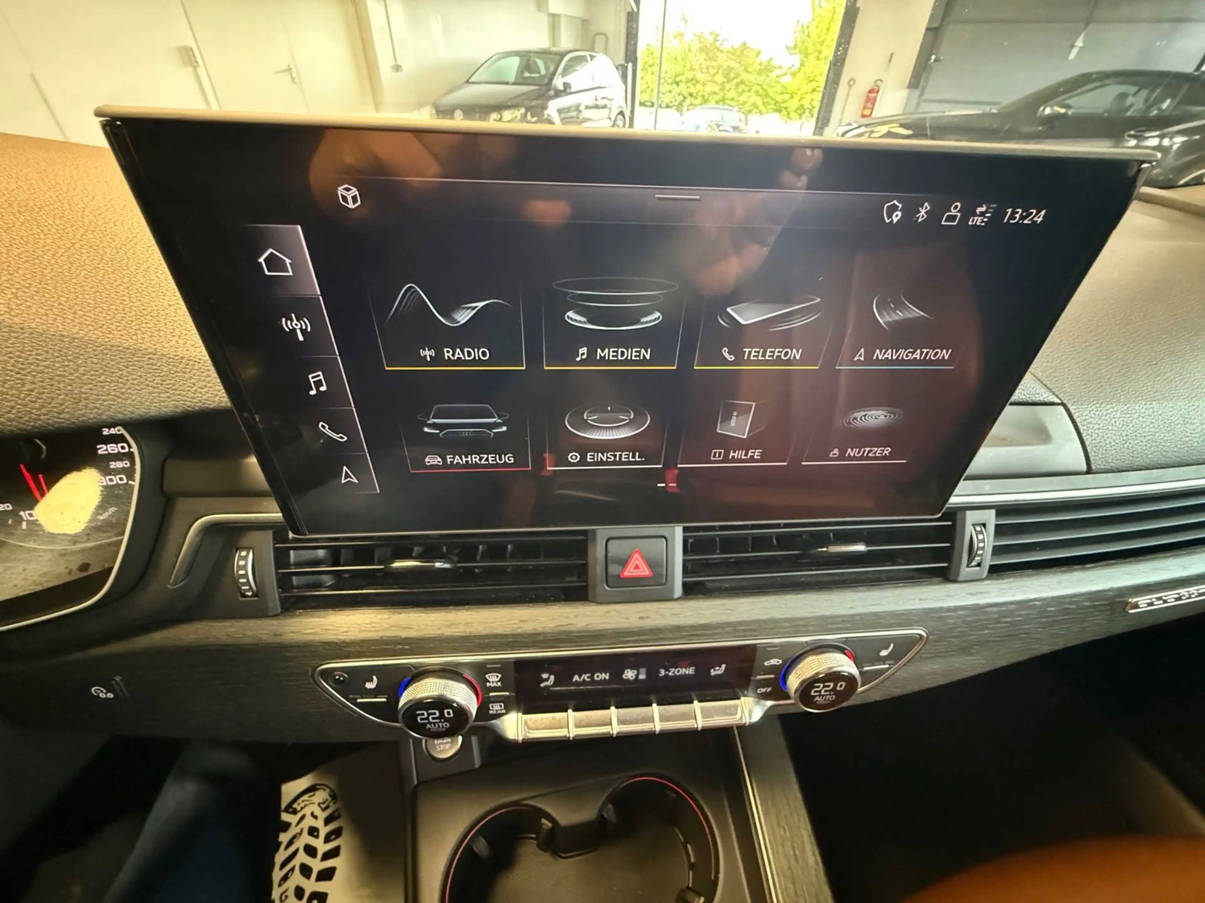 Audi A4 AVANT 40 TDI QUATTRO*AUT*LEDER*NAVI*APPLE*LED — photo 15