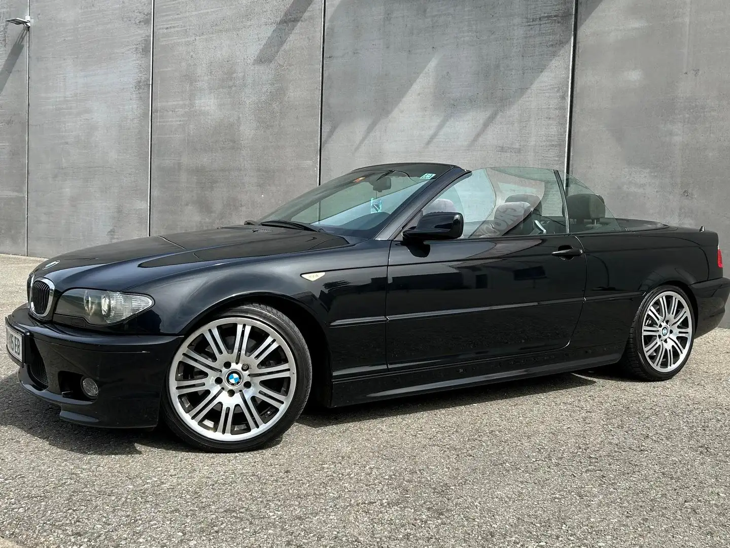 BMW 330 330Ci Cabrio Aut. Schwarz - 2