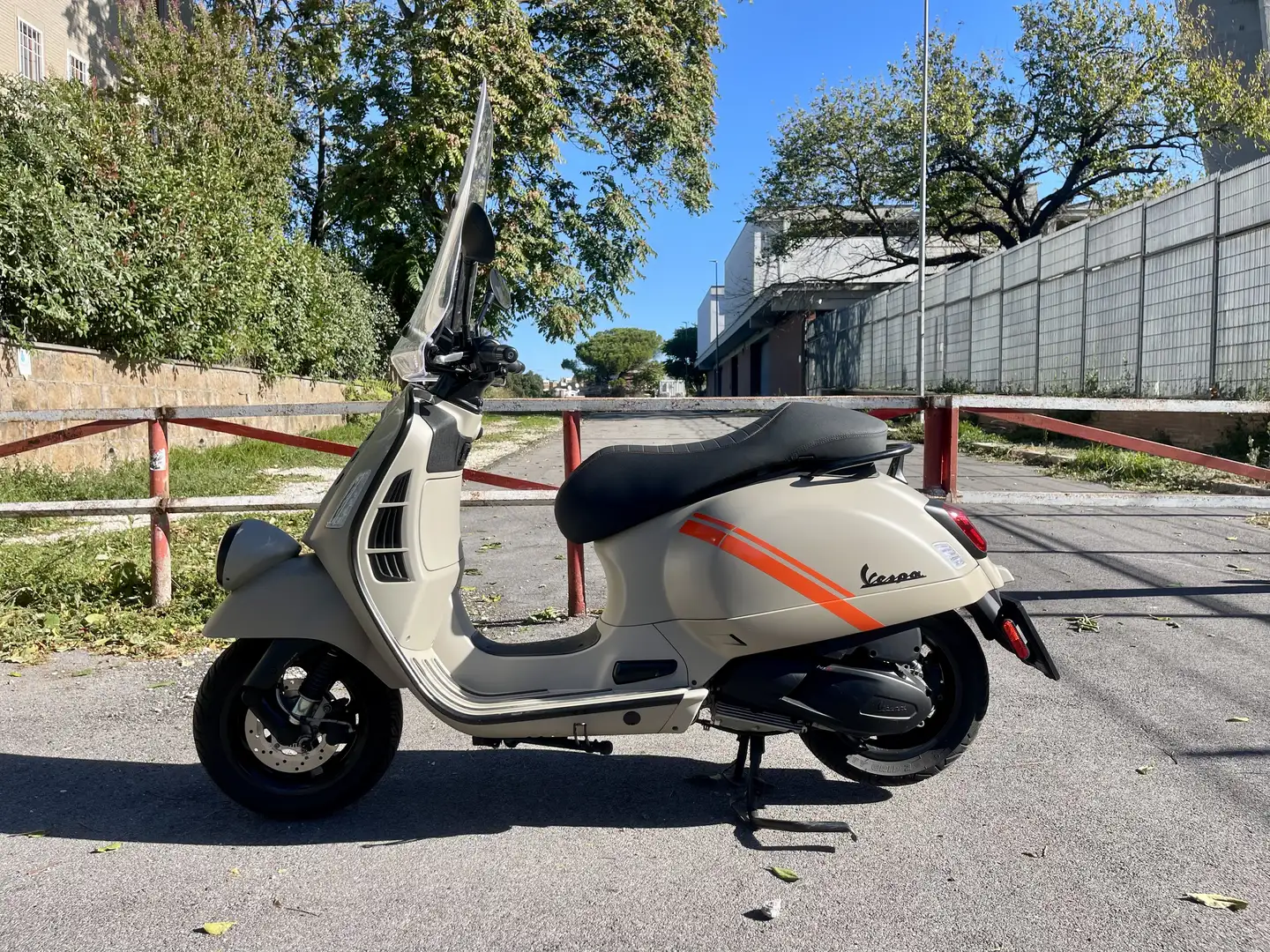 Piaggio GTS 300 GTV 300 Бежевий - 1