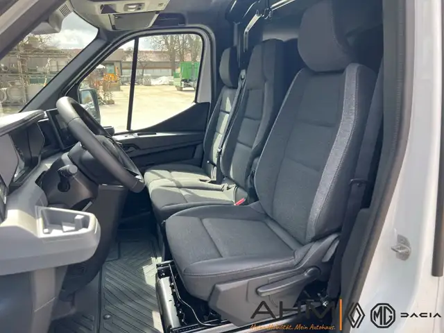 Renault Master view 11