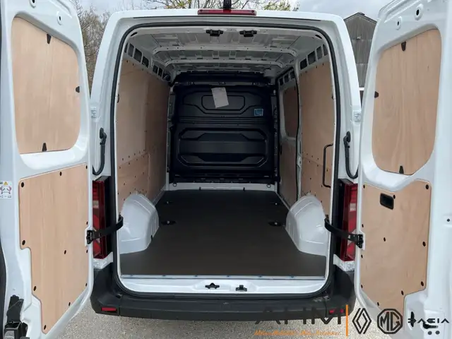 Renault Master view 9
