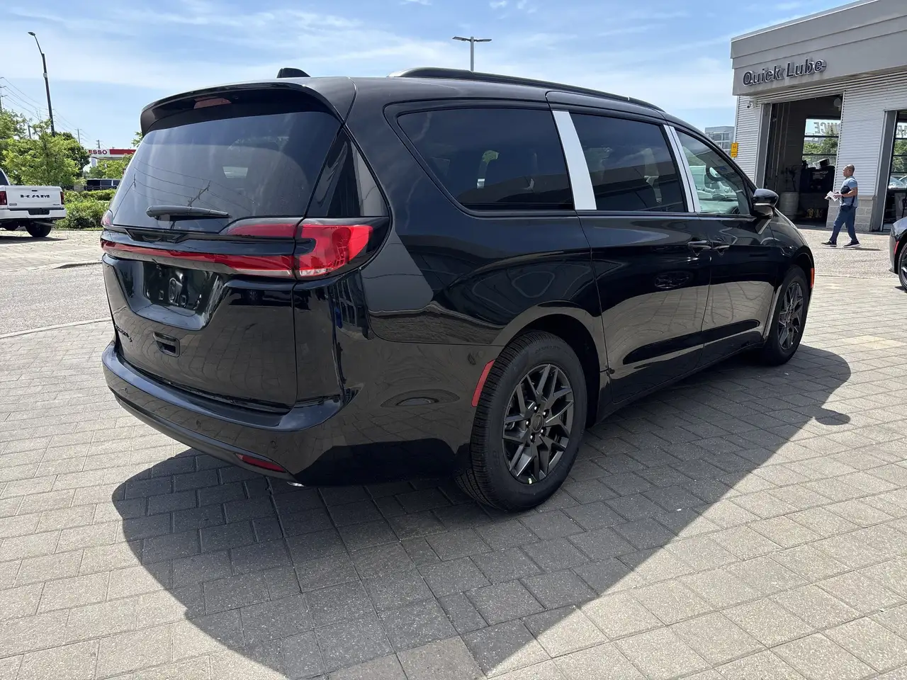 Chrysler Pacifica photo Chrysler Pacifica