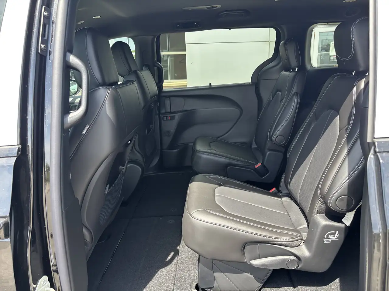 Chrysler Pacifica photo Chrysler Pacifica