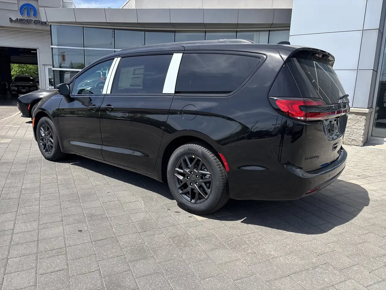 Chrysler Pacifica photo Chrysler Pacifica