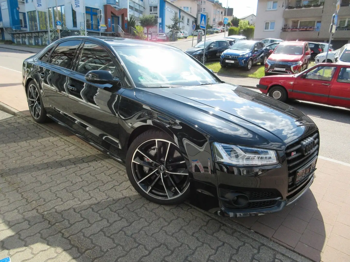 Audi S8 4.0 TFSI plus tiptronic quattro/Sportauspuffa Černá - 1