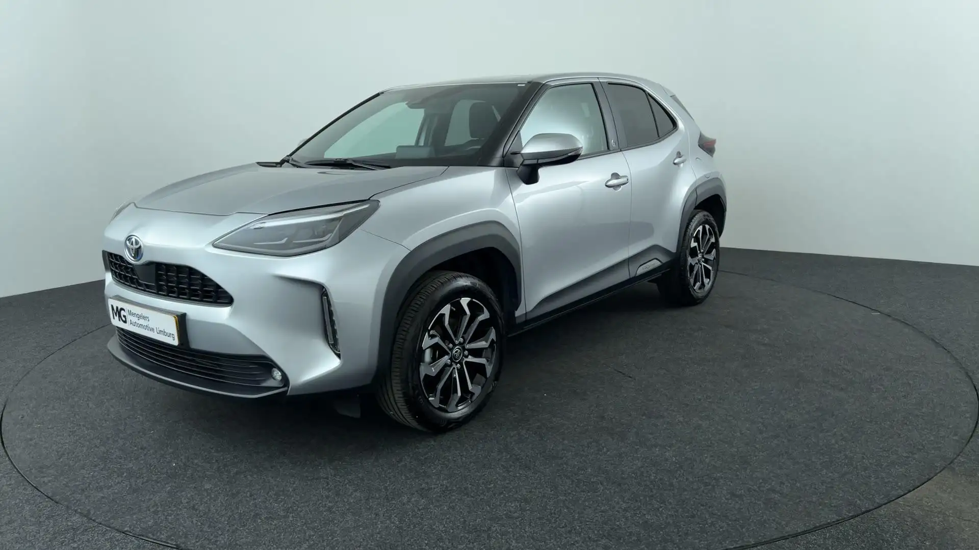 Toyota Yaris Cross 1.5 Hybrid Dynamic Edition Grijs - 1
