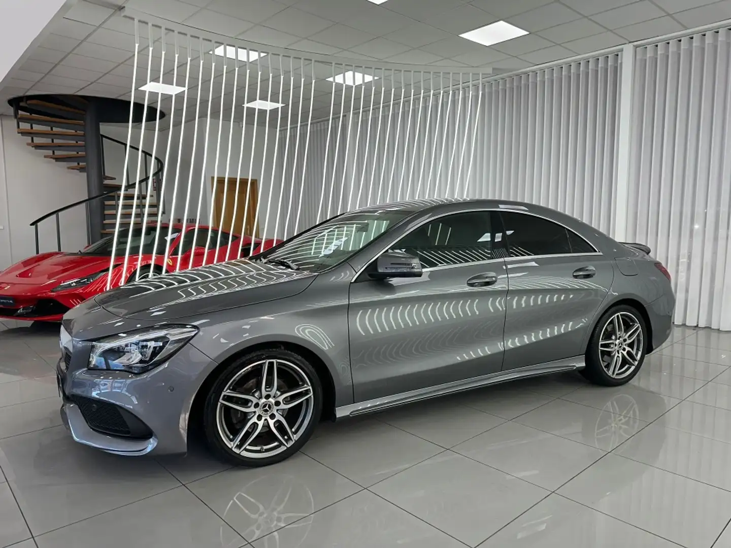 Mercedes-Benz CLA 200 200d 7G-DCT Grijs - 2
