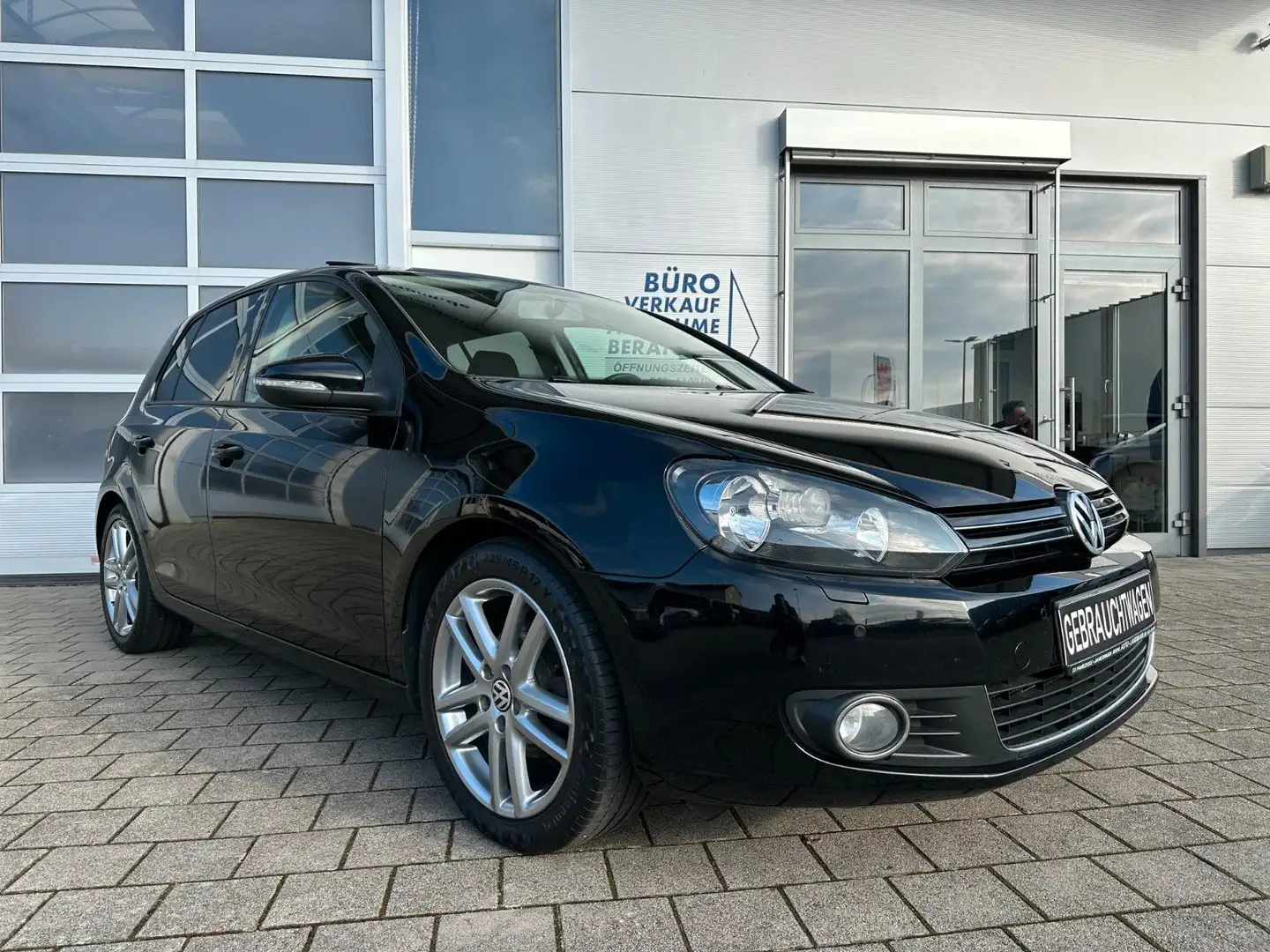 Volkswagen Golf 6 (VI) 2.0 TDI Highline 2HD SHZ PDC 17" ALU Zwart - 2