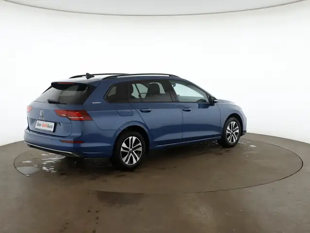 Volkswagen Golf view 4