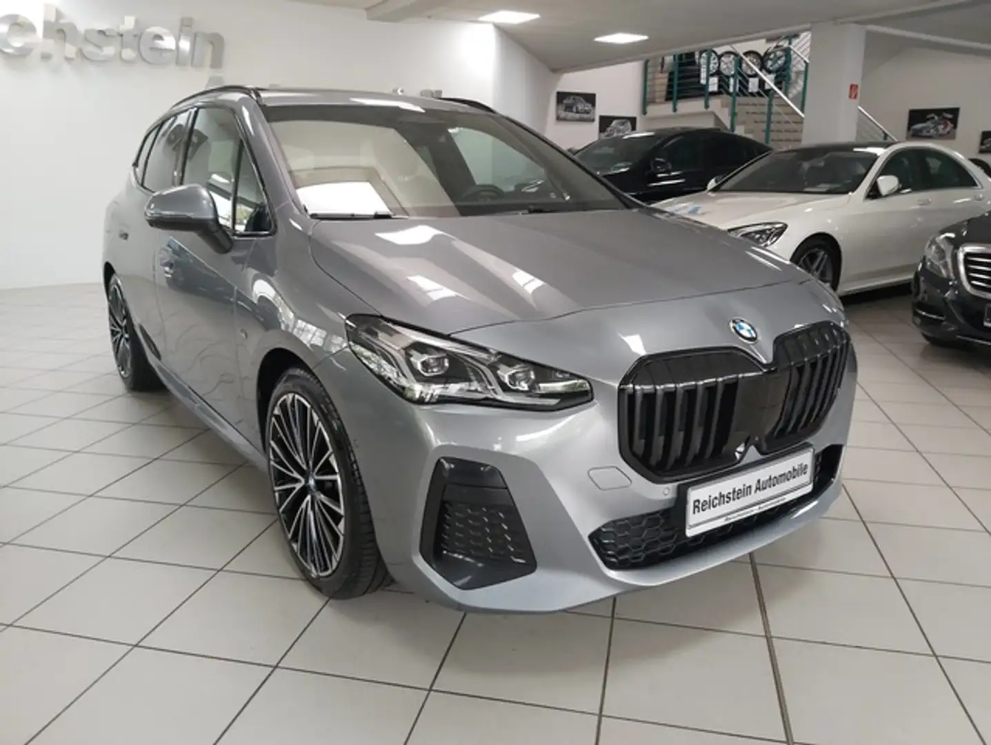 BMW 223 Active Tourer M Sport PANO AHK NETTO 24.200 Grau - 2