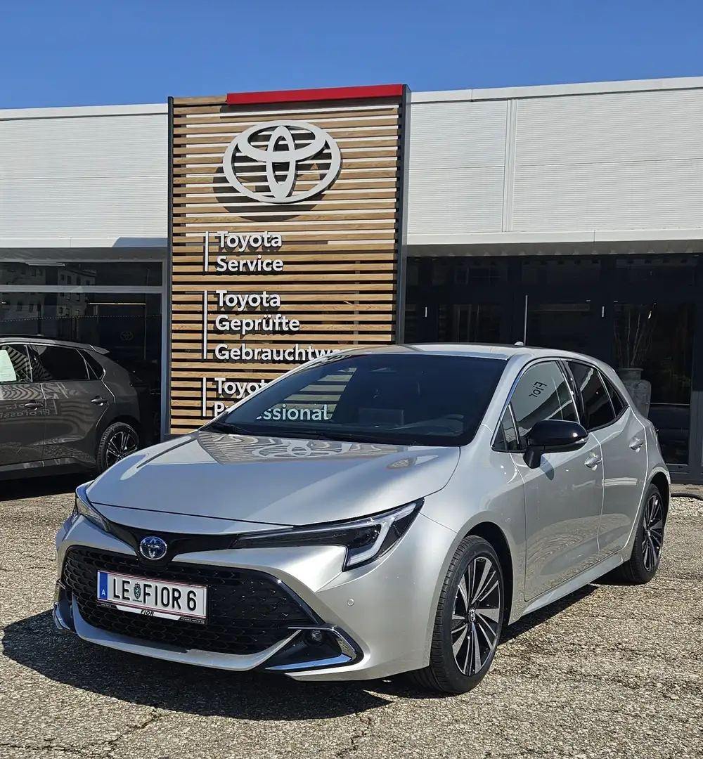 Toyota Corolla HB Active Drive Silber - 1