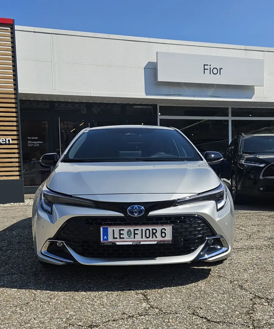 Toyota Corolla HB Active Drive Silber - 2