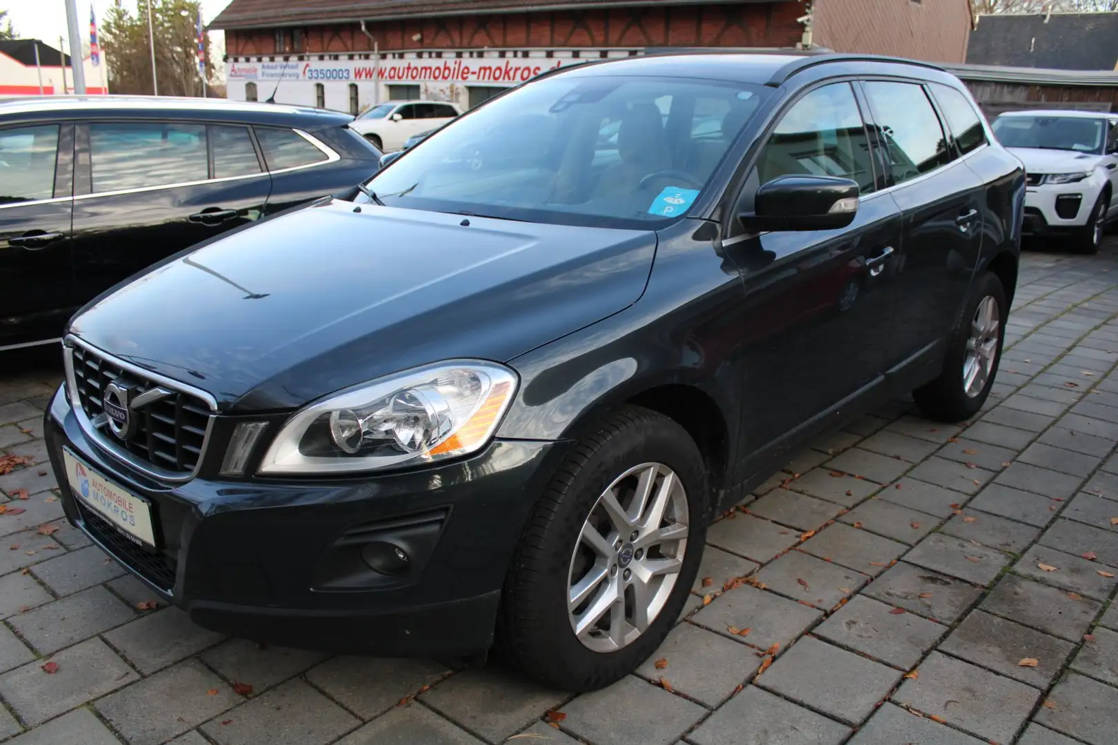Volvo XC60 D5 AWD Aut. Momentum Klimaautomatik Tempomat PDC A Grijs - 1