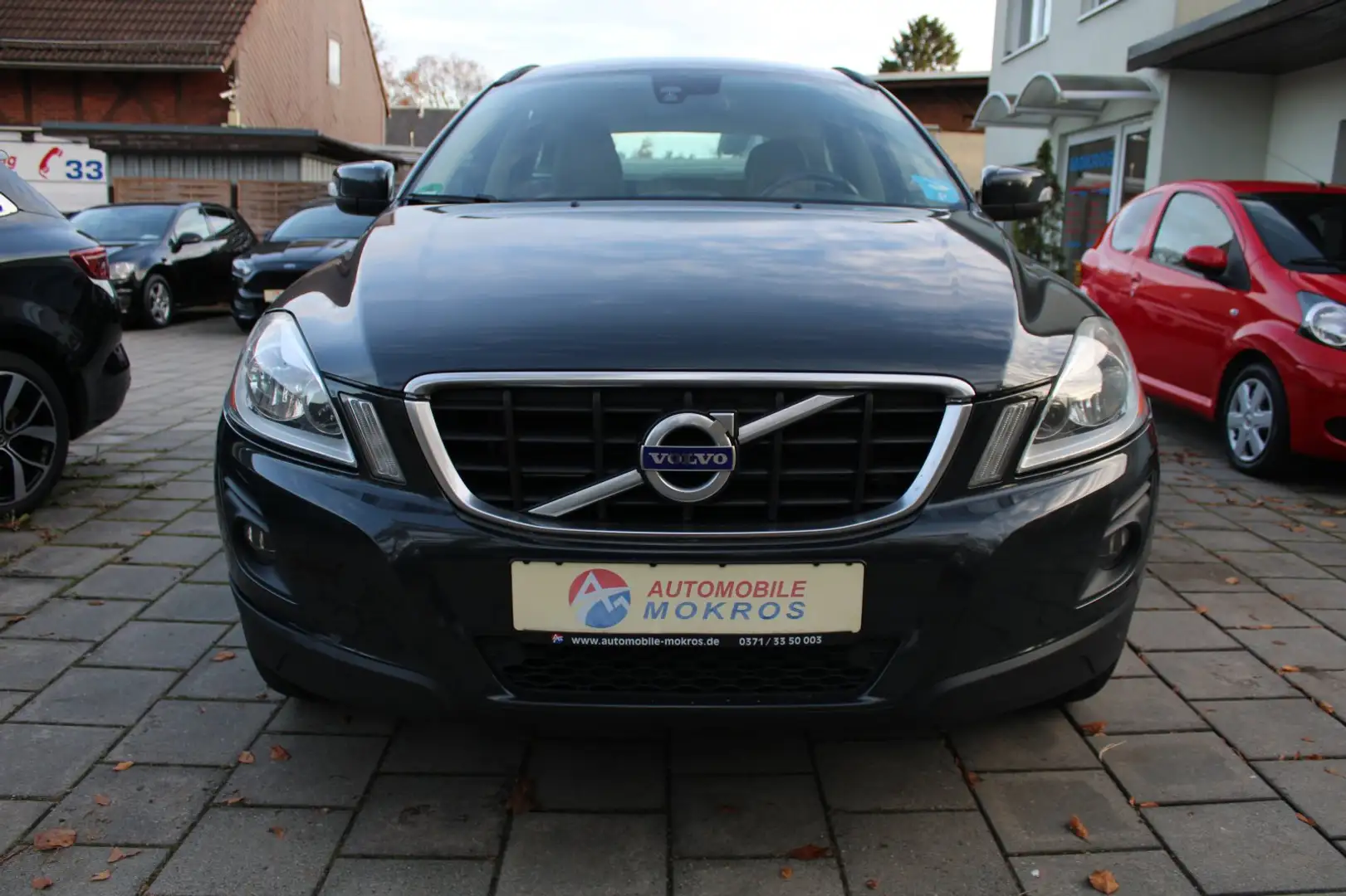 Volvo XC60 D5 AWD Aut. Momentum Klimaautomatik Tempomat PDC A Grijs - 2
