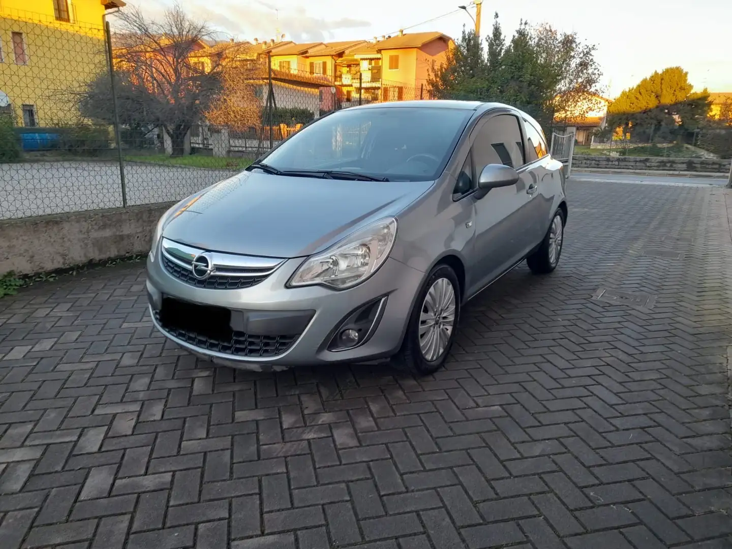 Opel Corsa 1.2 benzina/gpl neopatentati euro5 - 1