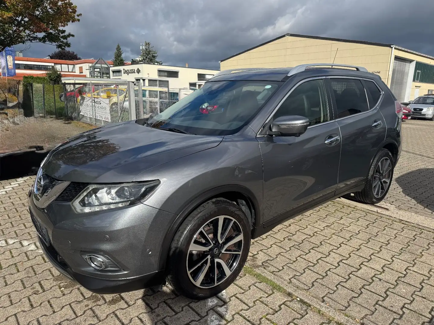 Nissan X-Trail Tekna Grau - 2