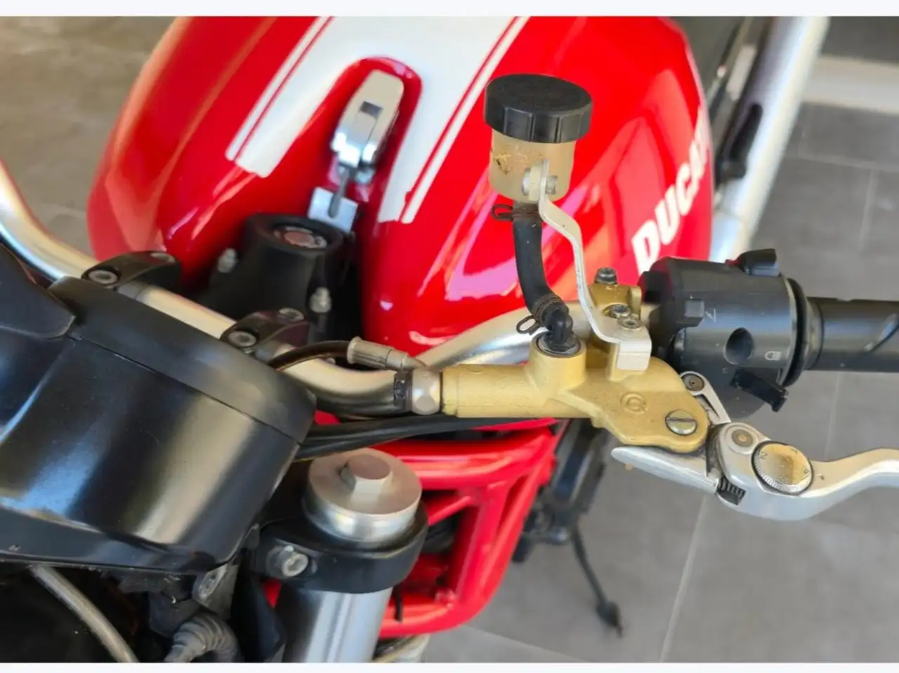 Ducati Monster 695