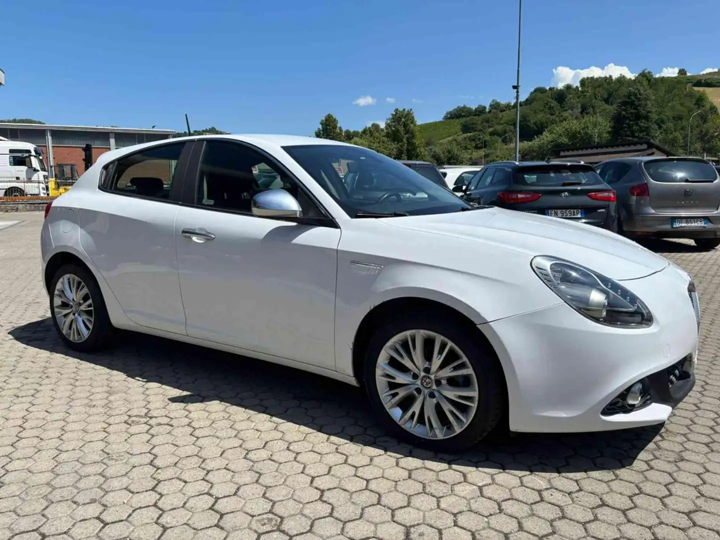 Alfa Romeo Giulietta 1.6 JTDm Super bijela - 1