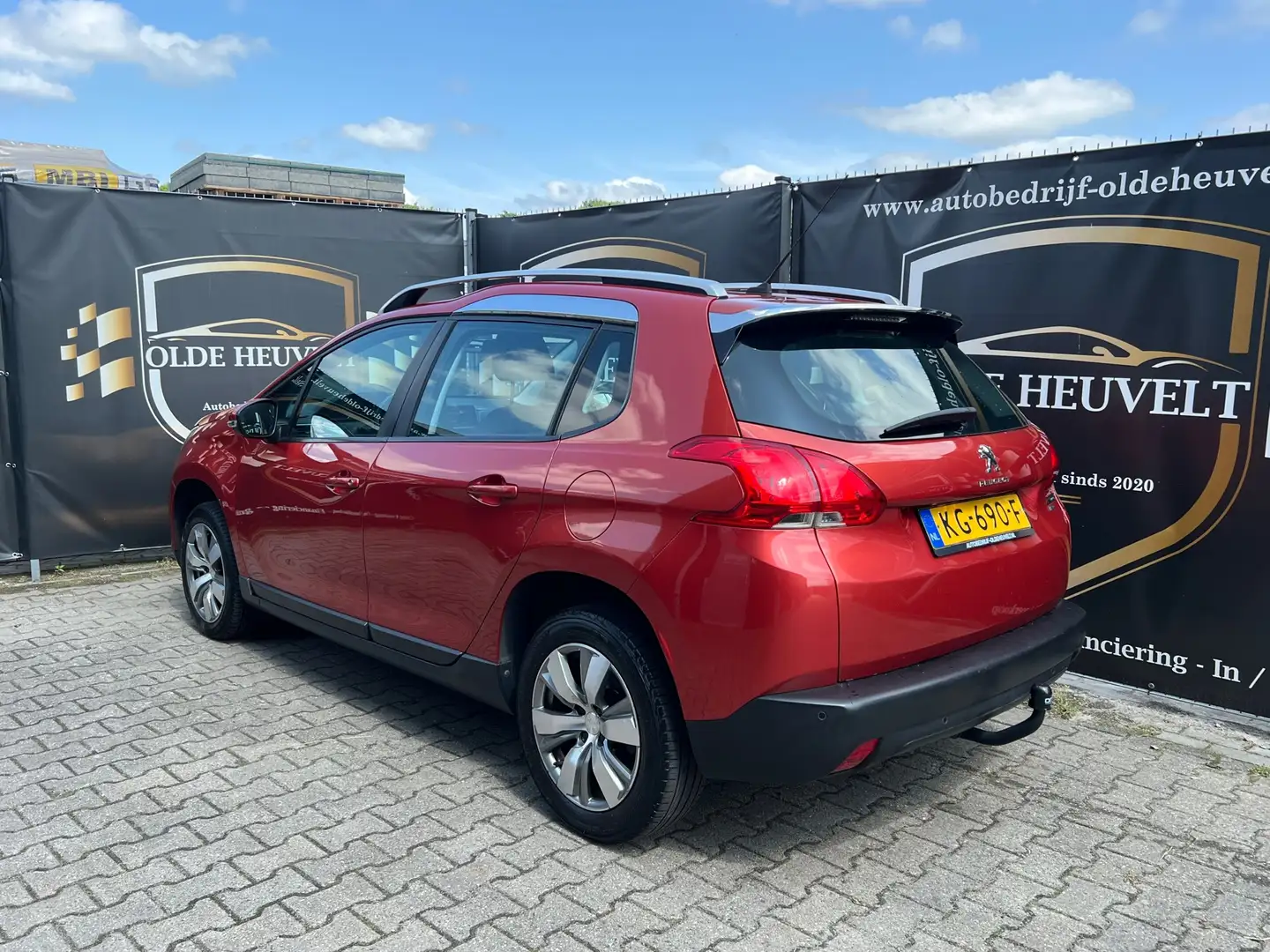 Peugeot 2008 1.2 PureTech Urban Cross Lage kilometerstand Rood - 2
