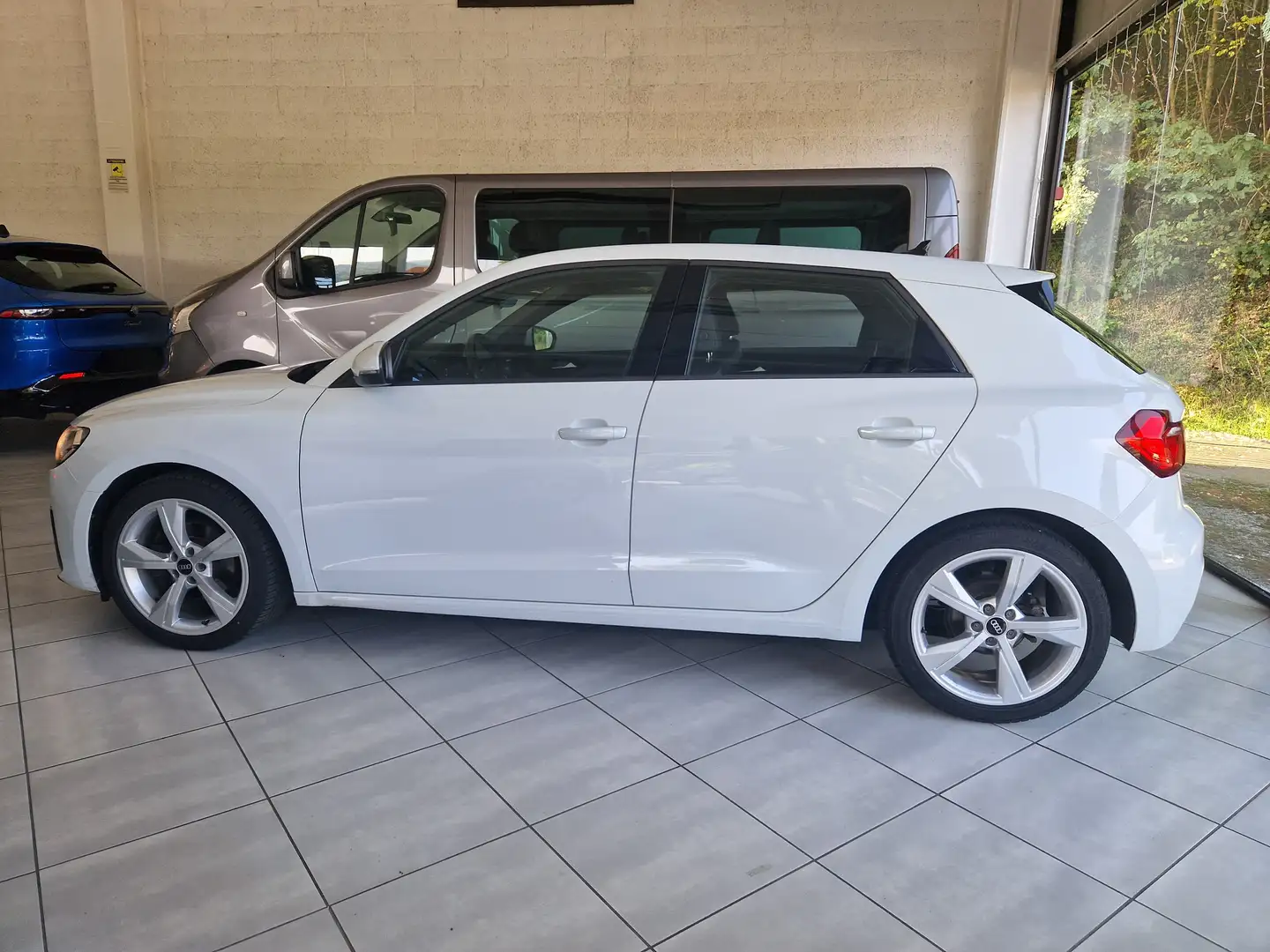 Audi A1 A1 Sportback 30 1.0 tfsi Identity Black 110cv Blanc - 2