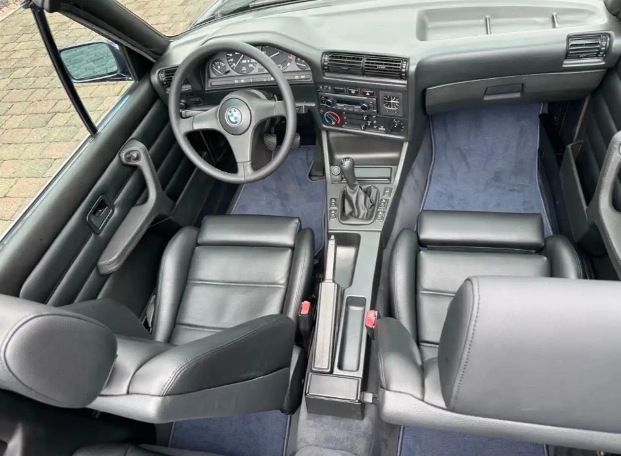 BMW 320i, foto 2