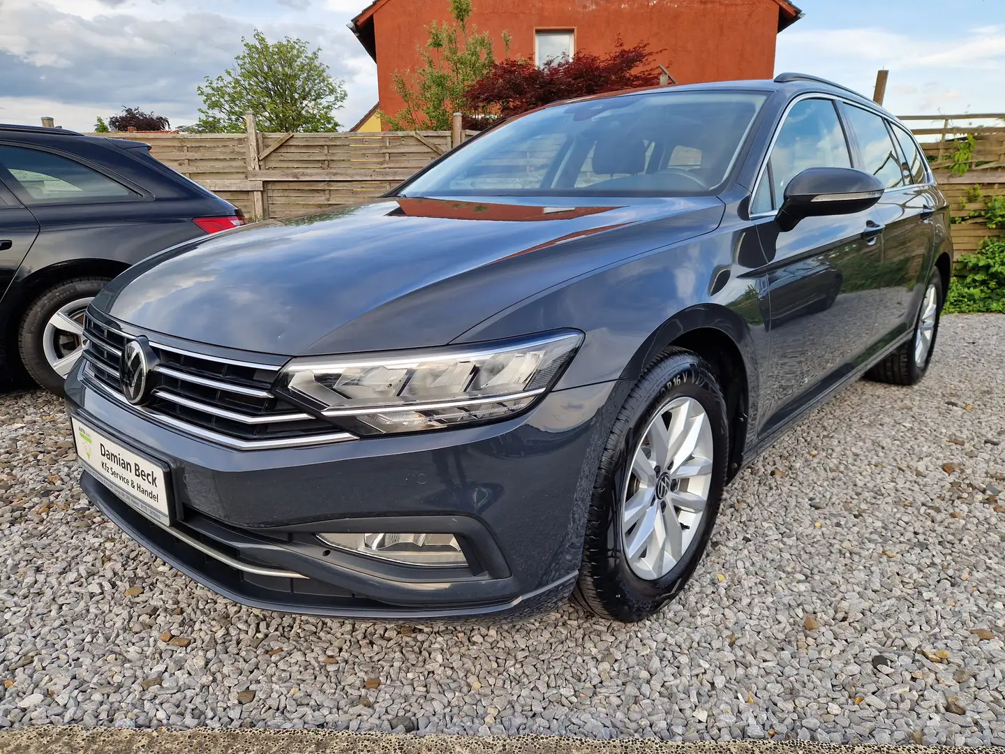 Volkswagen Passat Variant Business LED, AHK Grau - 1