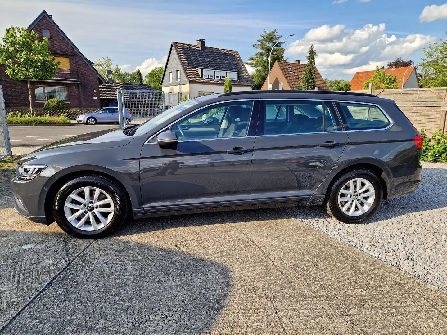 Volkswagen Passat Variant Business LED, AHK Grau - 2