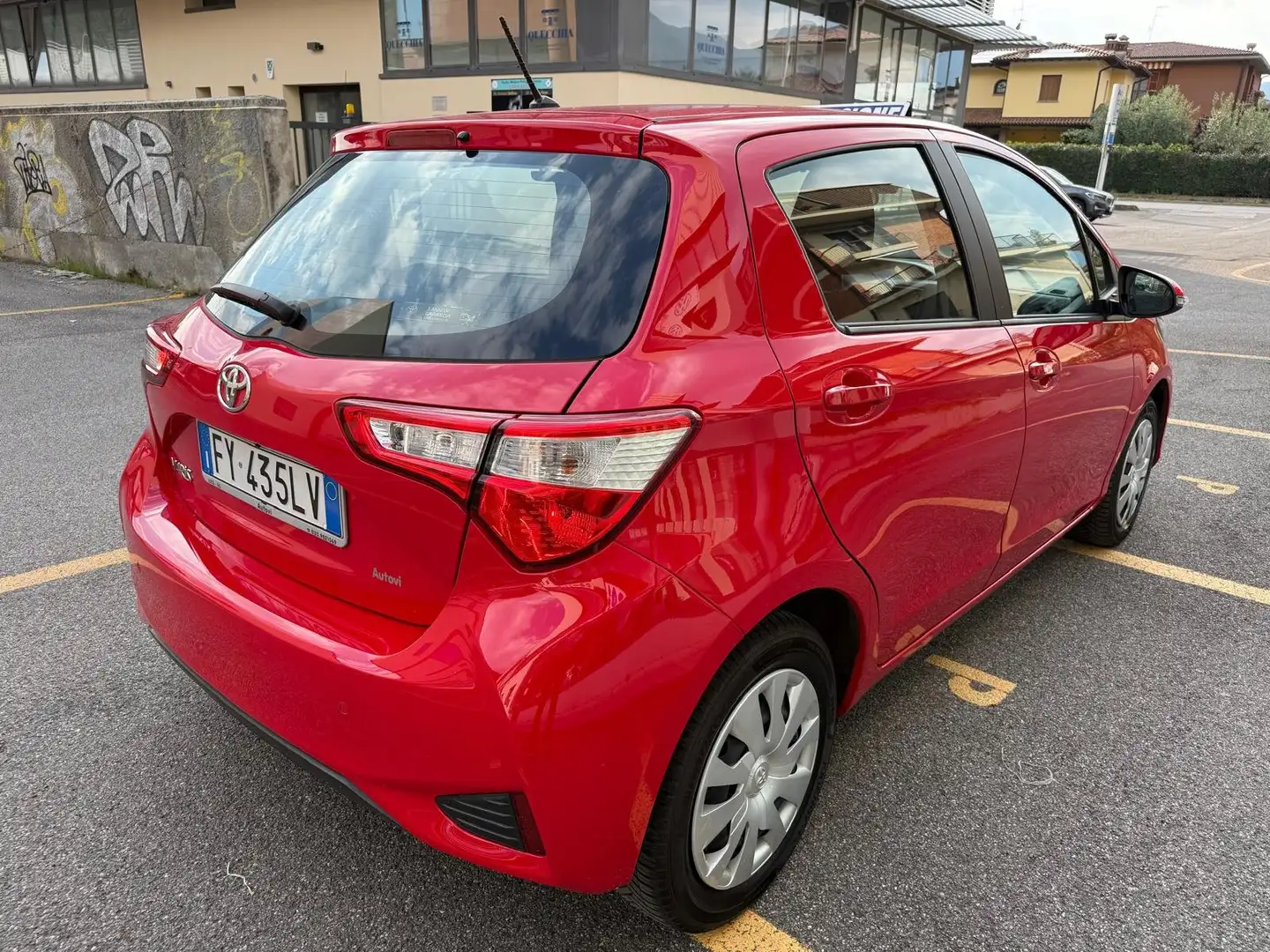 Toyota Yaris 5p 1.0 Active OK NEOPATENTATI Rood - 2