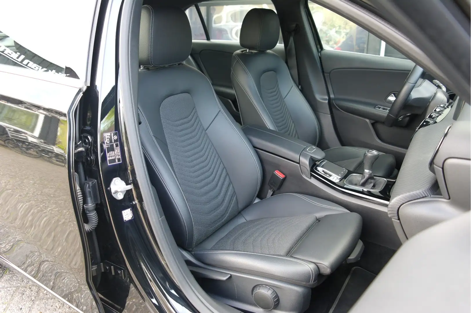 Mercedes-Benz A 160 Advantage | NL-Auto | Dealer Onderhouden | Widescr Zwart - 2