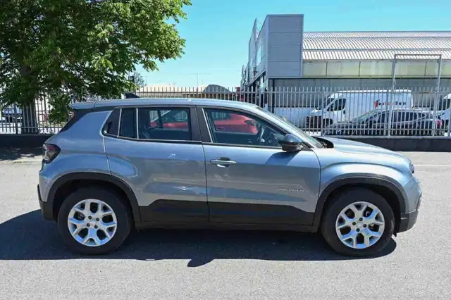 Jeep Avenger view 17