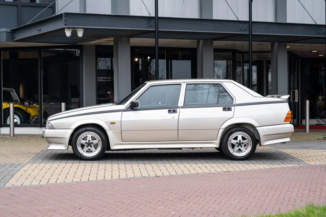 Alfa Romeo 75 1.8 Turbo Zender, foto 4