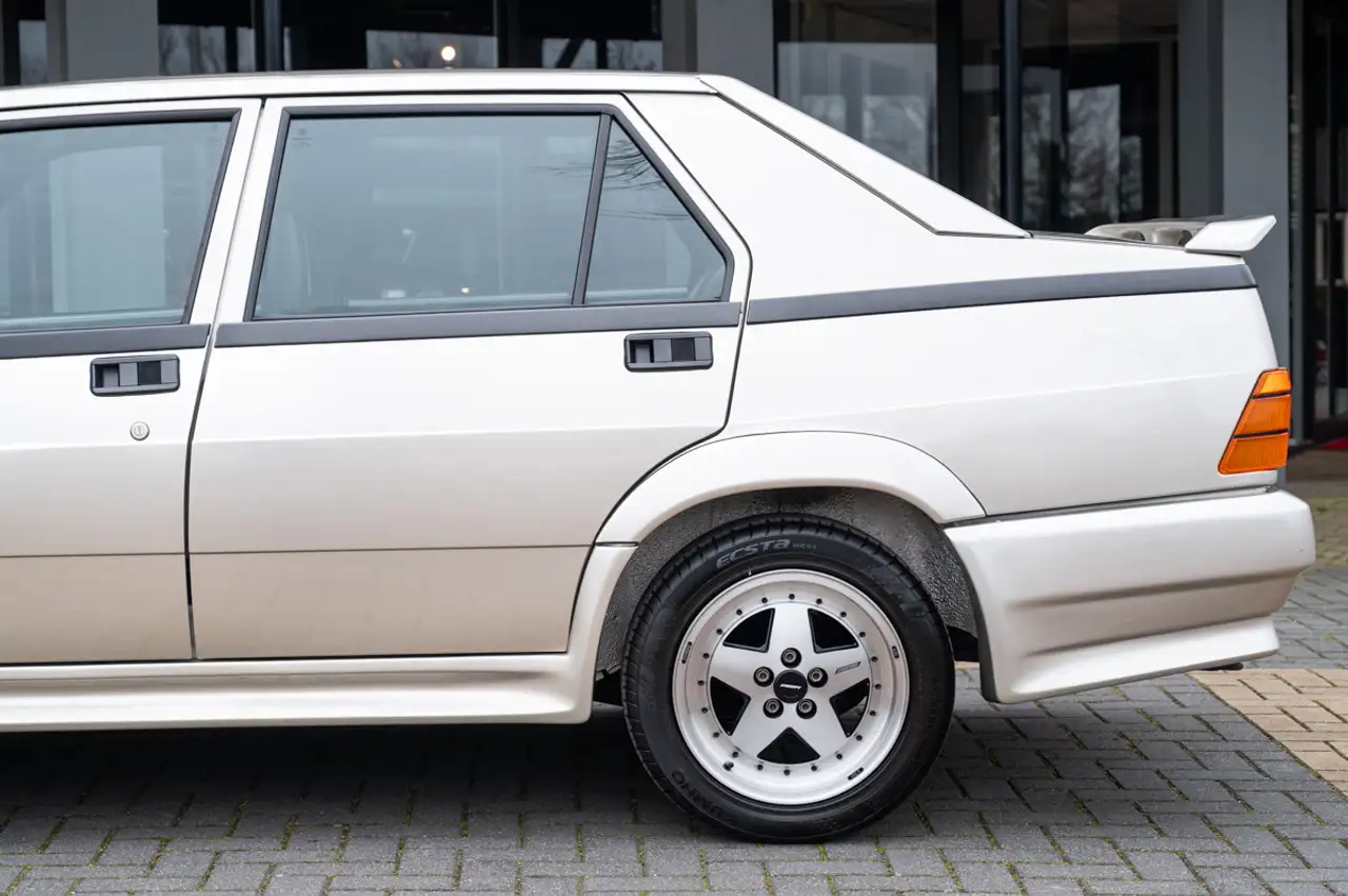 Alfa Romeo 75 1.8 Turbo Zender, foto 6