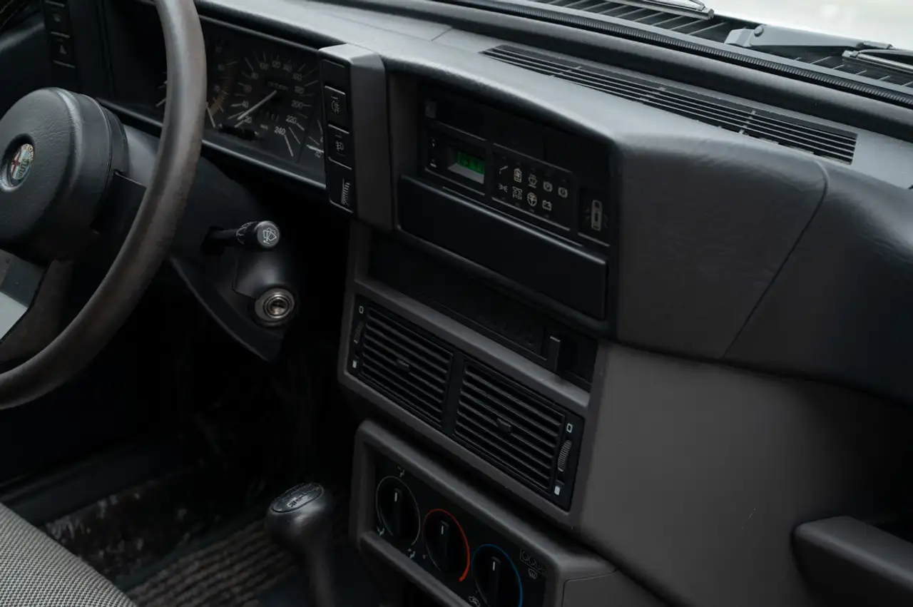 Alfa Romeo 75 1.8 Turbo Zender, foto 7
