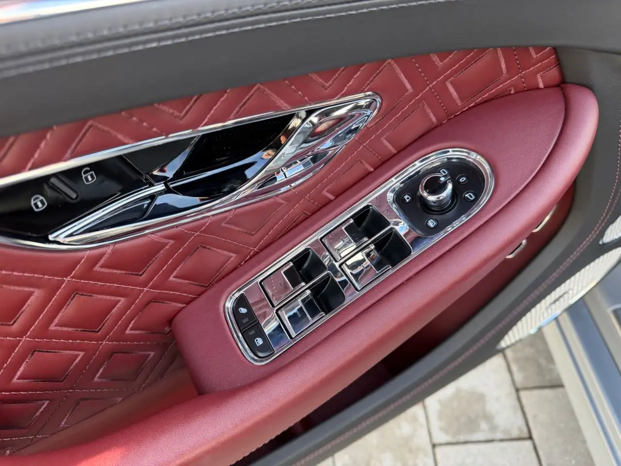 Bentley Continental GTC 2023 — фото 11